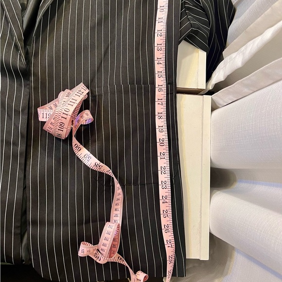 Black Pinstriped Blazer 5X - Picture 4 of 6